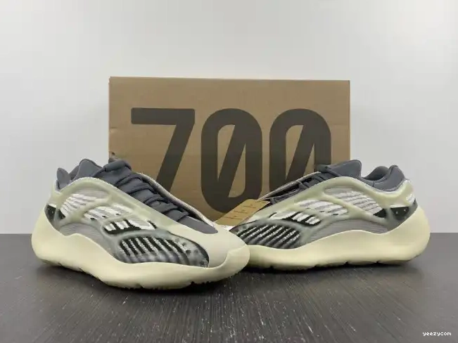 V3 Salt ID1674 700 Fade Yeezy Adidas 0514